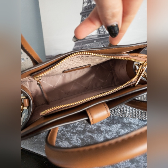 ❗️LOW START❗️Michael Kors Gabby Small Logo Satchel- NWT - Picture 11 of 16